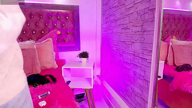 Snapshot of Tayzon_Foxxx chatting on 11/19/25, 12:27 Tayzon Foxxx online show from 11/19/25, 12:27