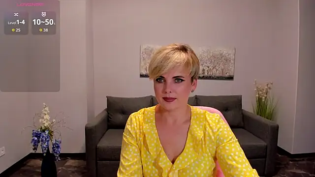 Julia Wilsone online show from 09/17/25, 12:18