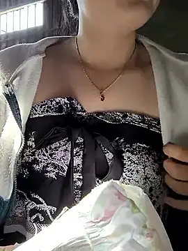 Sweetlove 77 online show from 10/28/25, 01:20