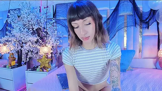 MadisonWood01 online show from 12/05/25, 07:17