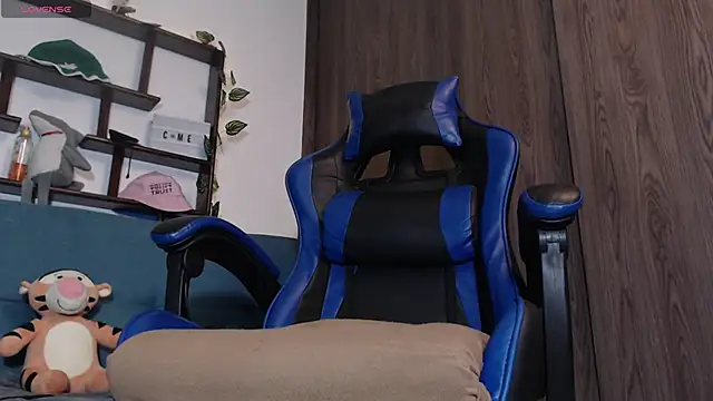 Snapshot of colby_scott chatting on 11/30/25, 08:35 colby scott online show from 11/30/25, 08:35