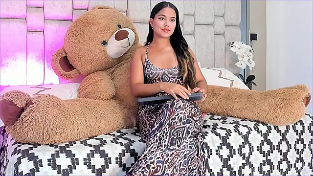 Marilyn-Cooper online show from 01/13/25, 03:56