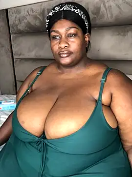 Snapshot of bustytitsxxx chatting on 12/04/24, 05:27 bustytitsxxx online show from 12/04/24, 05:27