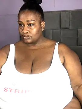 Snapshot of bustytitsxxx chatting on 10/20/25, 04:02 bustytitsxxx online show from 10/20/25, 04:02