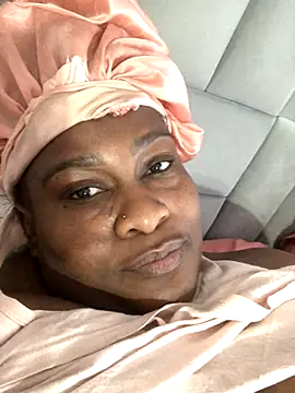 Snapshot of bustytitsxxx chatting on 10/27/25, 05:55 bustytitsxxx online show from 10/27/25, 05:55