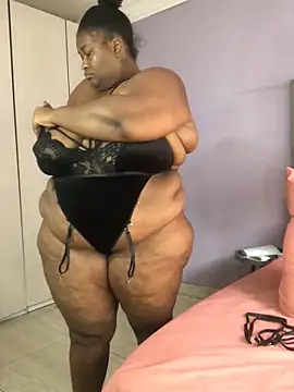 Snapshot of bustytitsxxx chatting on 10/29/25, 04:37 bustytitsxxx online show from 10/29/25, 04:37