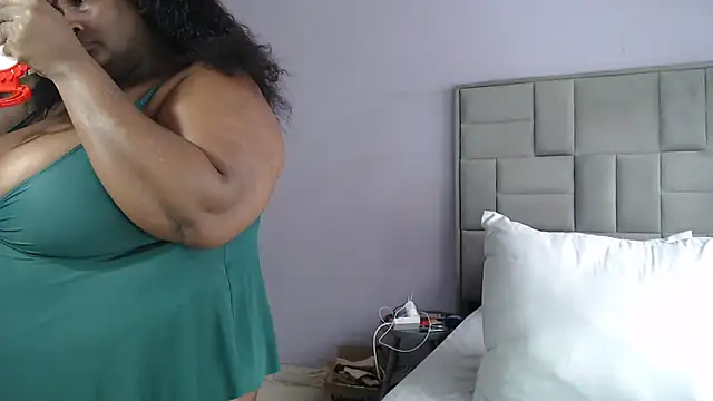 Snapshot of bustytitsxxx chatting on 11/24/25, 09:20 bustytitsxxx online show from 11/24/25, 09:20