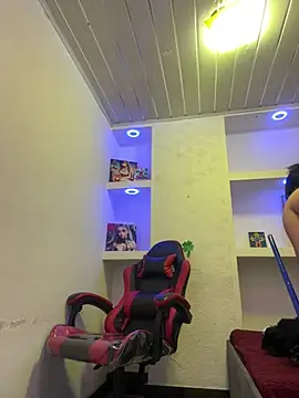 Snapshot of _luna_torres chatting on 04/16/26, 12:39 luna torres online show from 04/16/26, 12:39