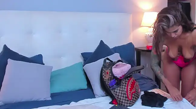 SaraaJhonsonn online show from 01/12/25, 07:10