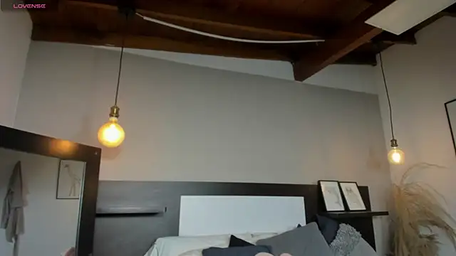 SaraaJhonsonn online show from 04/04/26, 02:36