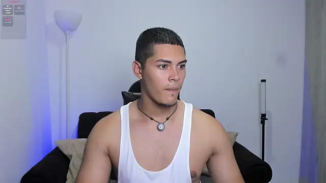 Snapshot of Iamdylan777 chatting on 07/18/26, 03:33 Iamdylan777 online show from 07/18/26, 03:33