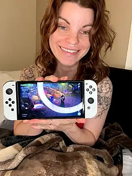 Snapshot of wildefaye chatting on 10/13/25, 02:11 wildefaye online show from 10/13/25, 02:11