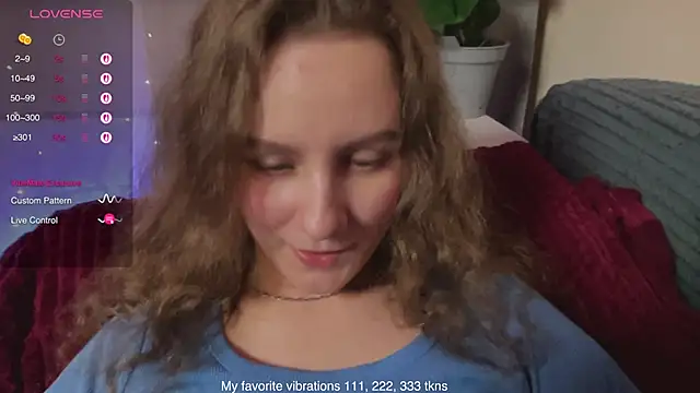 Snapshot of Hot_Thumbelina chatting on 11/27/25, 02:30 Hot Thumbelina online show from 11/27/25, 02:30