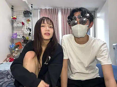 Snapshot of Riri__oo chatting on 12/22/24, 04:39 Riri oo online show from 12/22/24, 04:39