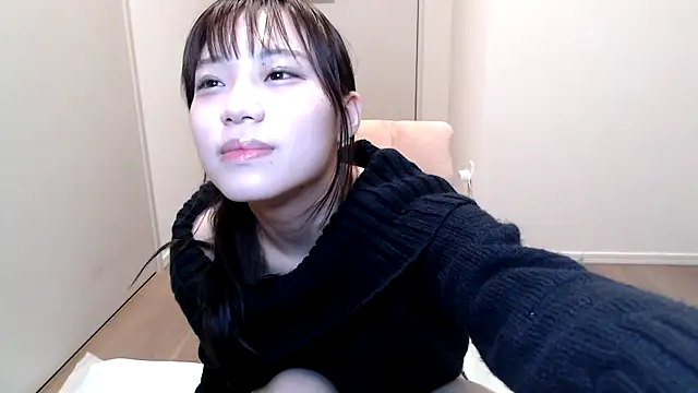 Snapshot of Riri__oo chatting on 12/28/24, 02:32 Riri oo online show from 12/28/24, 02:32