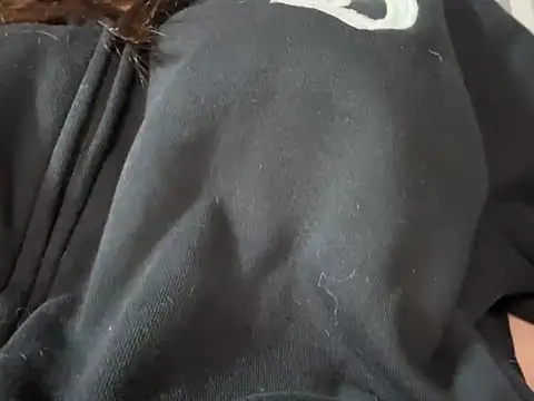 Snapshot of Riri__oo chatting on 01/25/25, 06:55 Riri oo online show from 01/25/25, 06:55