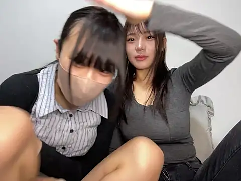 Snapshot of Riri__oo chatting on 02/02/25, 04:37 Riri oo online show from 02/02/25, 04:37