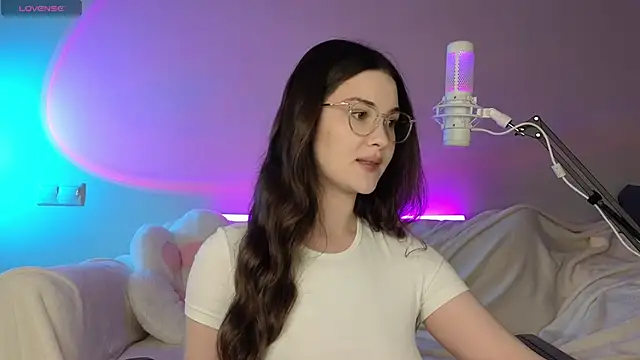 Snapshot of AokiAnna chatting on 10/07/25, 05:15 AokiAnna online show from 10/07/25, 05:15