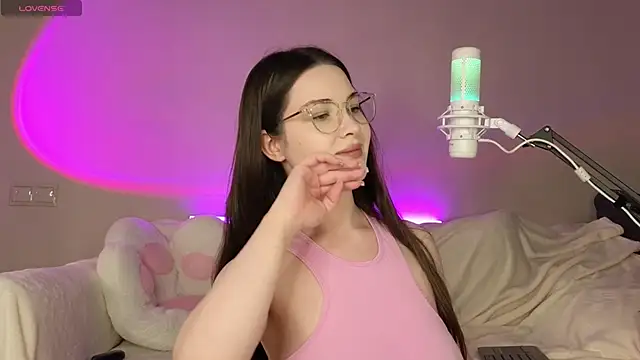 Snapshot of AokiAnna chatting on 10/15/25, 09:09 AokiAnna online show from 10/15/25, 09:09