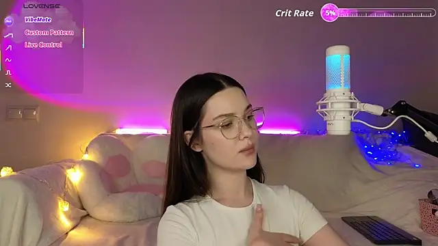 Snapshot of AokiAnna chatting on 11/24/25, 07:19 AokiAnna online show from 11/24/25, 07:19