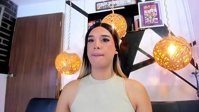 victoria aleia  online show from 10/29/25, 09:38