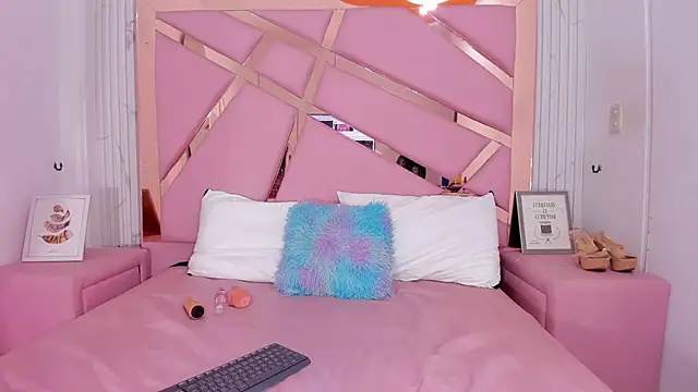 EmmyCruzZ online show from 01/14/25, 04:25