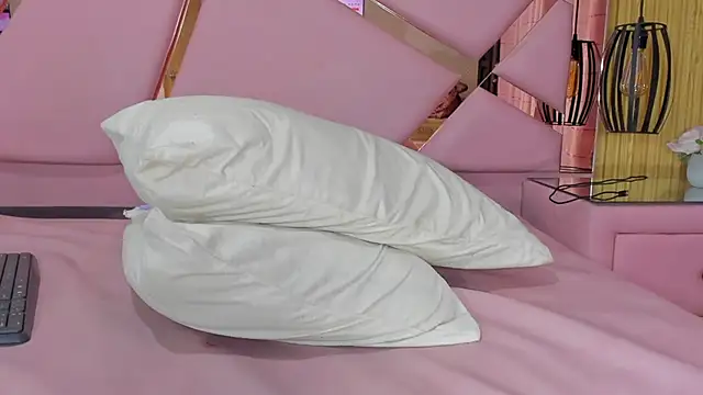 EmmyCruzZ online show from 03/01/25, 11:04