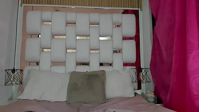 EmmyCruzZ online show from 09/27/25, 07:19