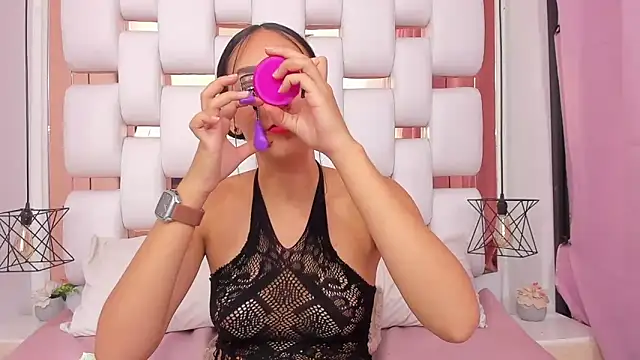 EmmyCruzZ online show from 11/02/25, 07:49