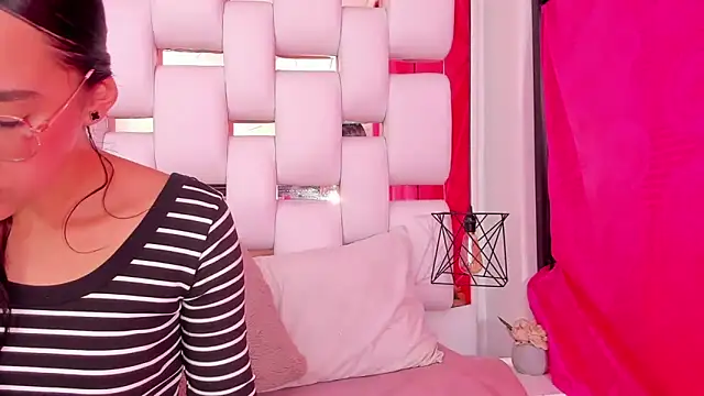 EmmyCruzZ online show from 11/29/25, 07:17