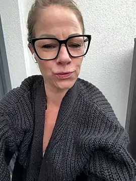 Snapshot of Tatjana_Sue chatting on 04/21/26, 03:28 Tatjana Sue online show from 04/21/26, 03:28