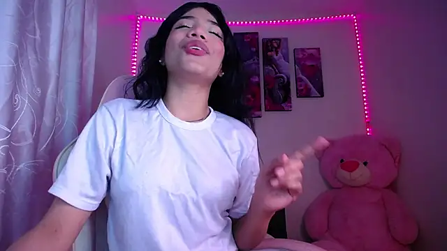 Snapshot of Alissarhys26 chatting on 02/06/25, 10:21 Alissarhys26 online show from 02/06/25, 10:21