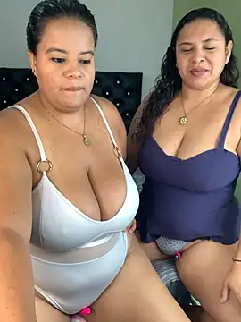 Snapshot of twocurvylatins chatting on 07/06/26, 10:23 twocurvylatins online show from 07/06/26, 10:23
