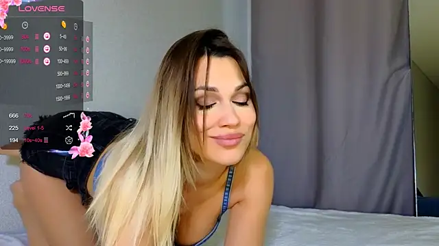 StephanyLuxe online show from 12/04/25, 03:27