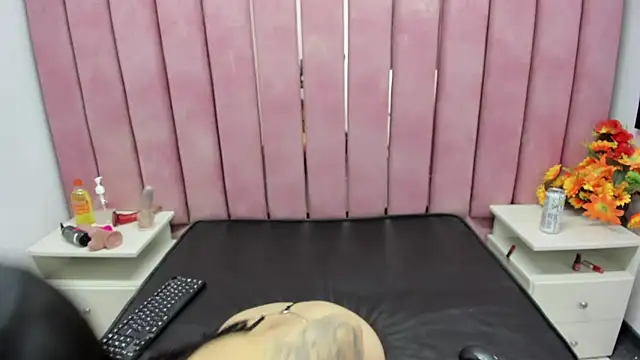 Snapshot of ChloeRosey chatting on 11/21/25, 03:49 ChloeRosey online show from 11/21/25, 03:49