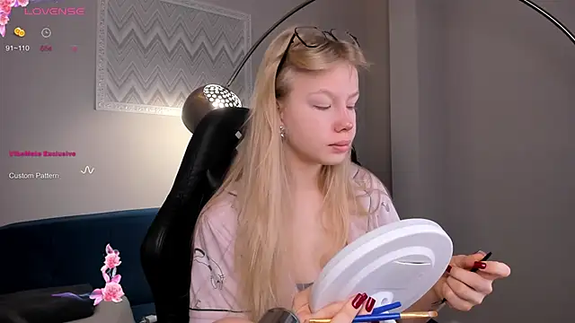 Sarra Cooper online show from 12/11/24, 01:05