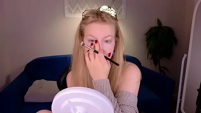 Sarra Cooper online show from 12/12/24, 01:21