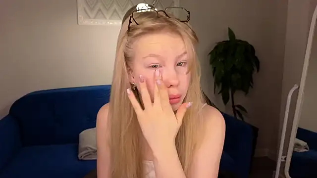 Sarra Cooper online show from 12/30/24, 01:04