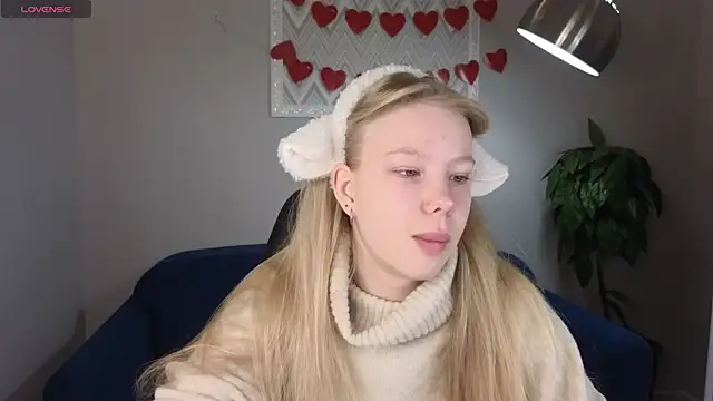 Sarra Cooper online show from 02/17/25, 01:04