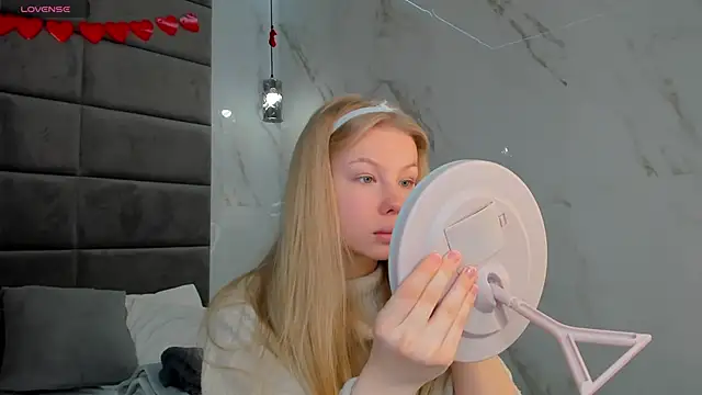 Sarra Cooper online show from 03/05/25, 01:10