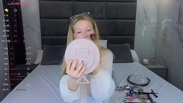 Sarra Cooper online show from 03/17/25, 01:24