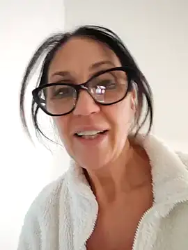 Snapshot of JasmineNoir2 chatting on 01/15/25, 02:35 JasmineNoir2 online show from 01/15/25, 02:35