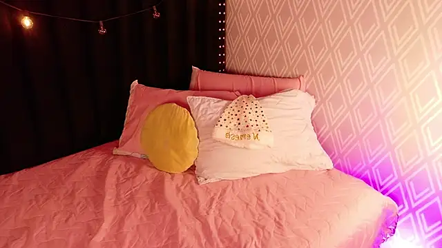 littleebluee online show from 12/05/25, 03:04