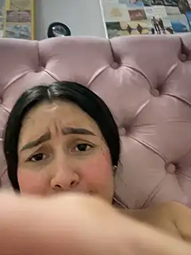 Pretty Isadora online show from 02/14/25, 12:51