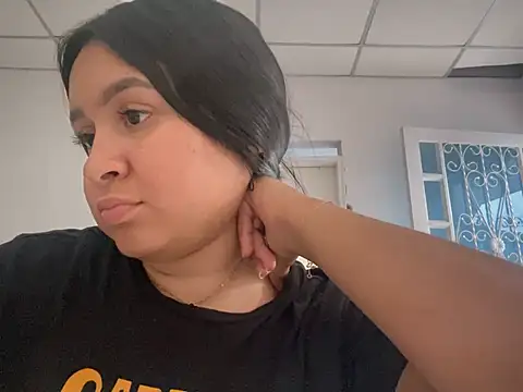 Pretty Isadora online show from 02/17/25, 10:25