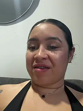 Pretty Isadora online show from 05/04/26, 10:50