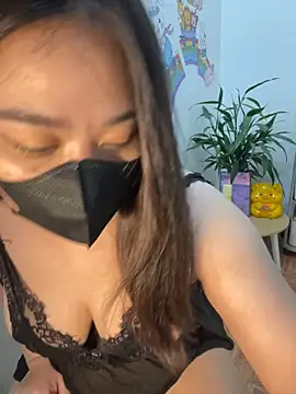 Snapshot of --Lyly-- chatting on 03/11/25, 07:04 --Lyly-- online show from 03/11/25, 07:04