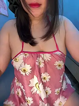 Snapshot of --Lyly-- chatting on 05/17/26, 09:49 --Lyly-- online show from 05/17/26, 09:49