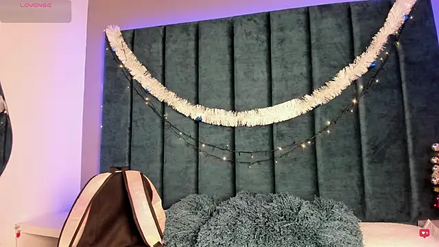 IsabellaGrey19 online show from 12/18/25, 07:20