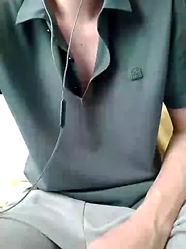 Snapshot of YAY-1 chatting on 12/02/24, 02:20 YAY-1 online show from 12/02/24, 02:20